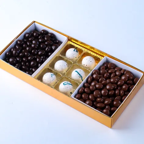 6 choc folding tray white.webp